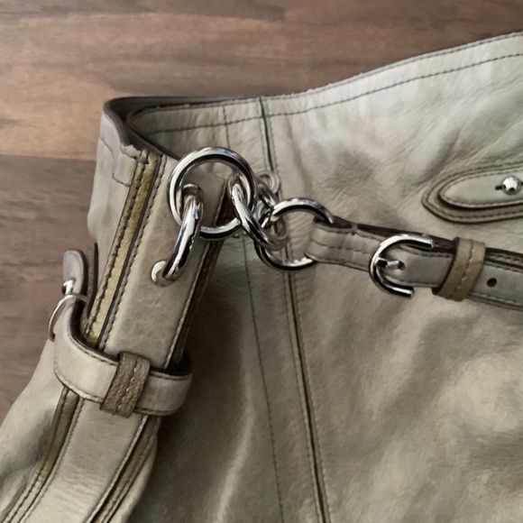 Coach shoulder bag in rich beige leather - Picture 3 of 9